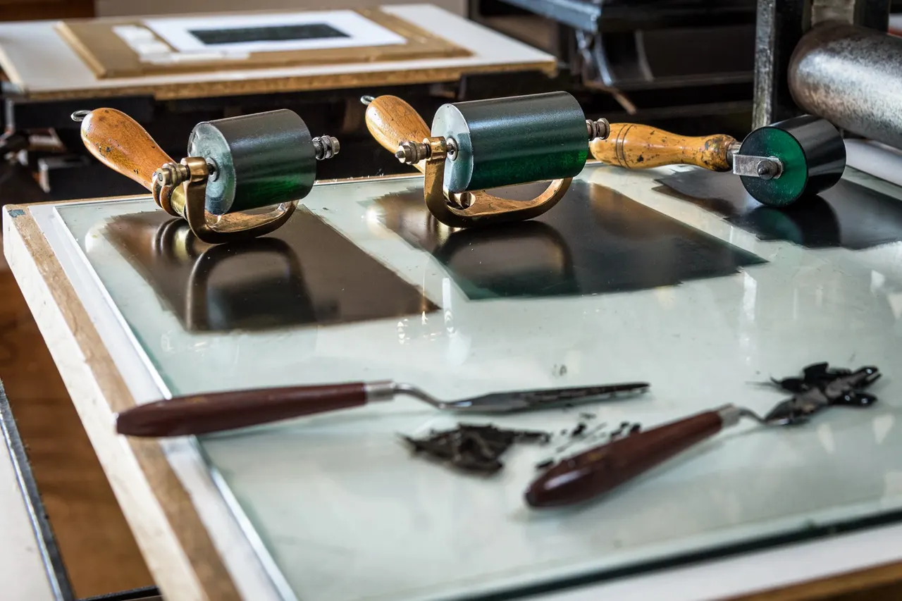 Ink rollers and palette knives on the print bench